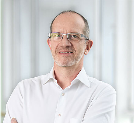 Portraitfoto Dr. Thomas Portenhauser, lächelnd, Arzt der OCM Orthopädische Chirurgie München