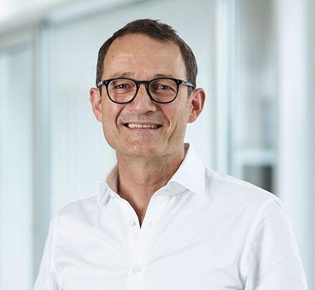 Portraitfoto Prof. Martin Jung, lächelnd, Arzt der OCM Orthopädische Chirurgie München