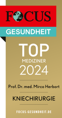Focus Top Mediziner Siegel 2024 Kniechirurgie Prof. Dr. Mirco Herbort, goldfarbenes Siegel mit weißer und schwarzer Schrift