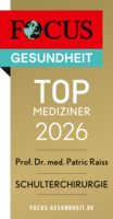 Prof. Dr. med. Patric Raiss Focus Top Mediziner Siegel 2026 Schulterchirurgie Prof. Dr. med. Patric Raiss, goldfarbenes Siegel mit schwarzer und weißer Schrift